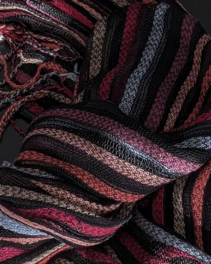 Garnet striped wool scarf with a fringe, close-up