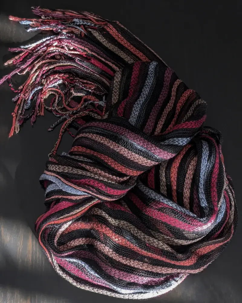 Garnet striped wool scarf with a fringe